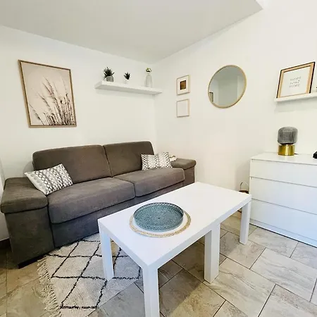 Au Bord De 1 Apartment